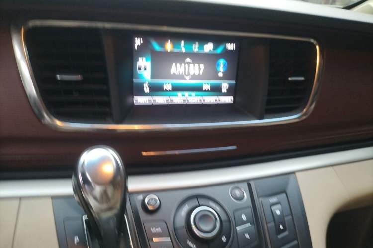 Used Buick GL8 2018 28T Prestige Version China VI Standard Audio And AC Panel