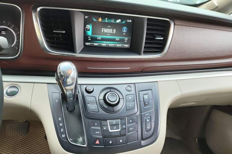 Used Buick GL8 2018 28T Comfort Model China VI Standard Audio And AC Panel