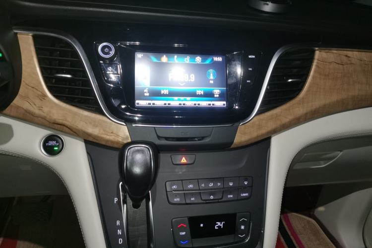 Used Buick GL8 2018 ES 28T Comfort Model China VI Standard Audio And AC Panel