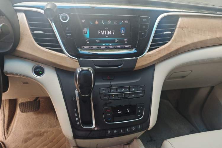 Used Buick GL8 2018 ES 28T Comfort Model China VI Standard Audio And AC Panel