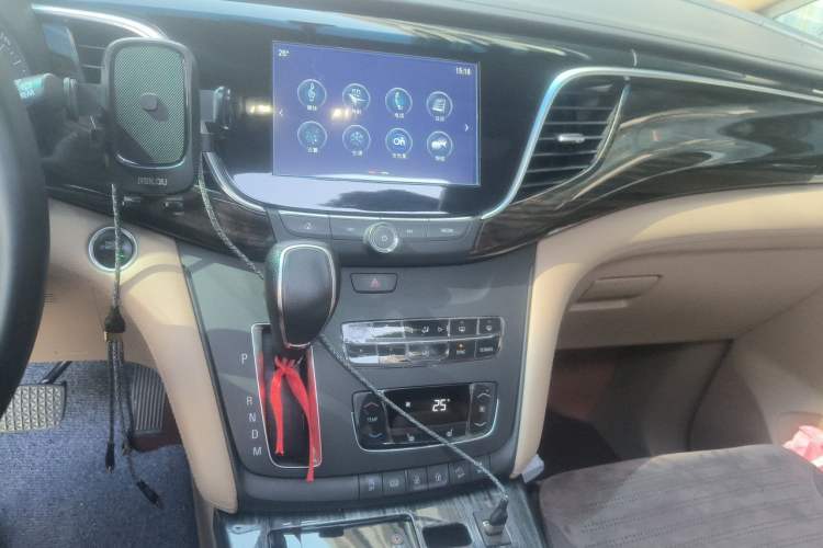 Used Buick GL8 2018 ES 28T Premium Model China VI Standard Audio And AC Panel