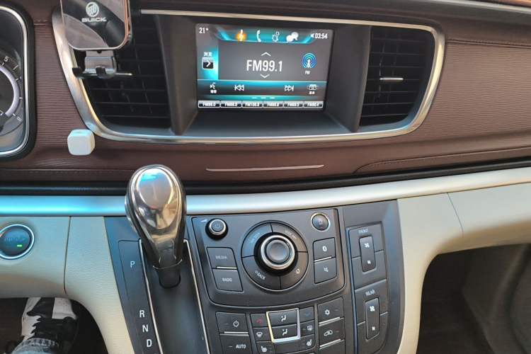 Used Buick GL8 2018 28T Prestige Version China VI Standard Audio And AC Panel