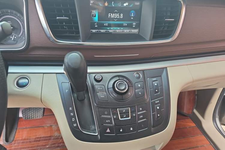 Used Buick GL8 2018 28T Luxury Model China VI Standard Audio And AC Panel