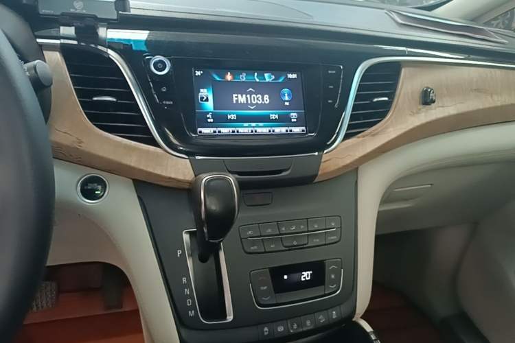 Used Buick GL8 2018 ES 28T Comfort Model China VI Standard Audio And AC Panel