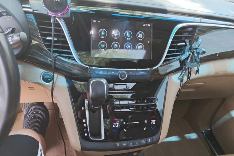 Used Buick GL8 2018 ES 28T Luxury Model China VI Standard Audio And AC Panel