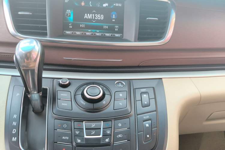 Used Buick GL8 2018 28T Luxury Model China VI Standard Audio And AC Panel