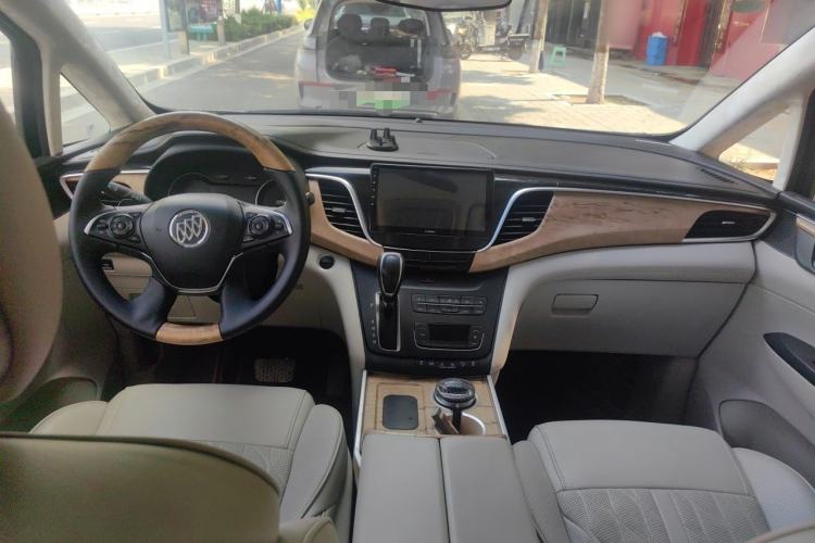 Used Buick GL8 2018 ES 28T Comfort Model China VI Standard Center Console