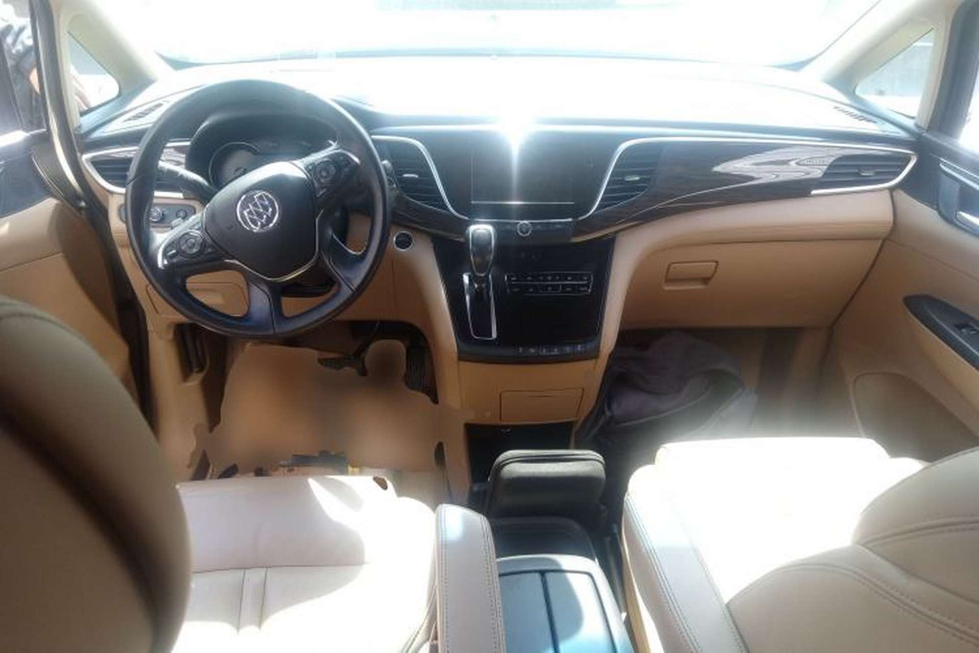 Used Buick GL8 2018 ES 28T Flagship Model China VI Standard Center Console