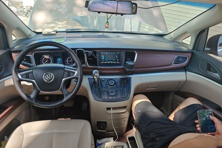Used Buick GL8 2018 28T Luxury Model China VI Standard Center Console