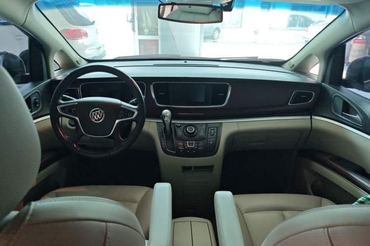 Used Buick GL8 2018 28T Prestige Version China VI Standard Center Console