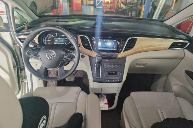 Used Buick GL8 2018 28T Comfort Model China VI Standard Center Console