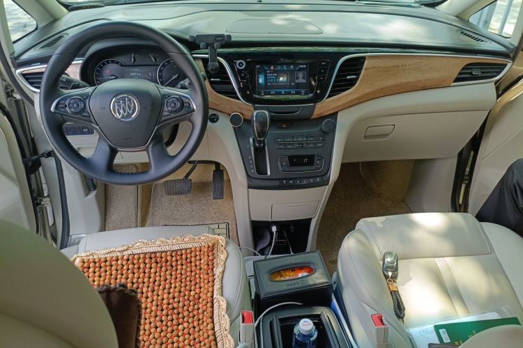 Used Buick GL8 2018 ES 28T Comfort Model China VI Standard Center Console