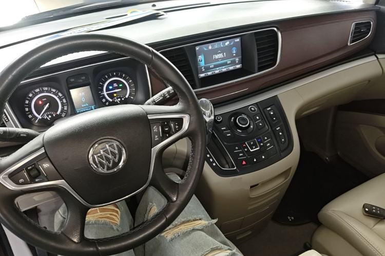 Used Buick GL8 2018 28T Luxury Model China VI Standard Center Console