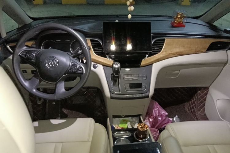 Used Buick GL8 2018 ES 28T Luxury Model China VI Standard Center Console