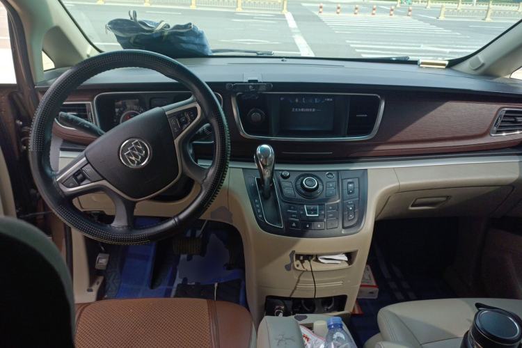 Used Buick GL8 2018 28T Comfort Model China VI Standard Center Console