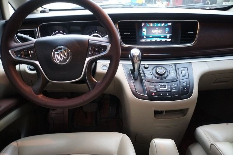 Used Buick GL8 2018 28T Prestige Version China VI Standard Center Console