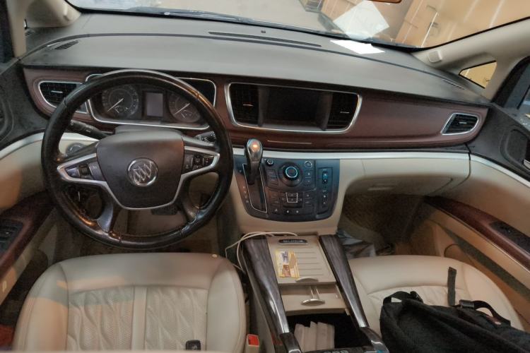 Used Buick GL8 2018 28T Luxury Model China VI Standard Center Console