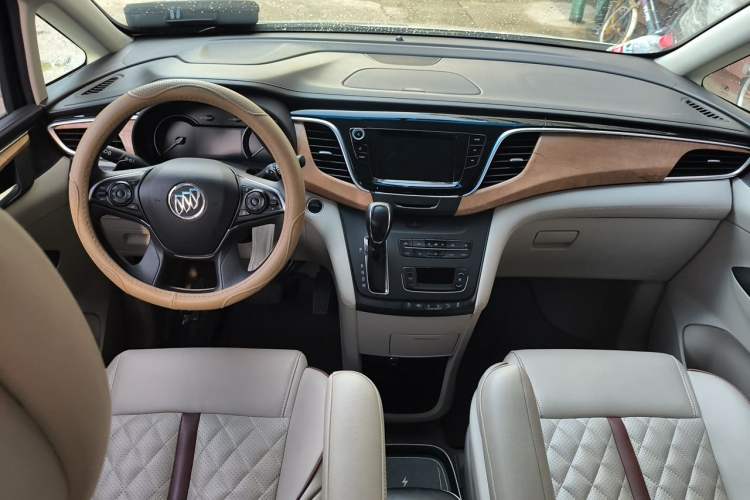 Used Buick GL8 2018 ES 28T Comfort Model China VI Standard Center Console