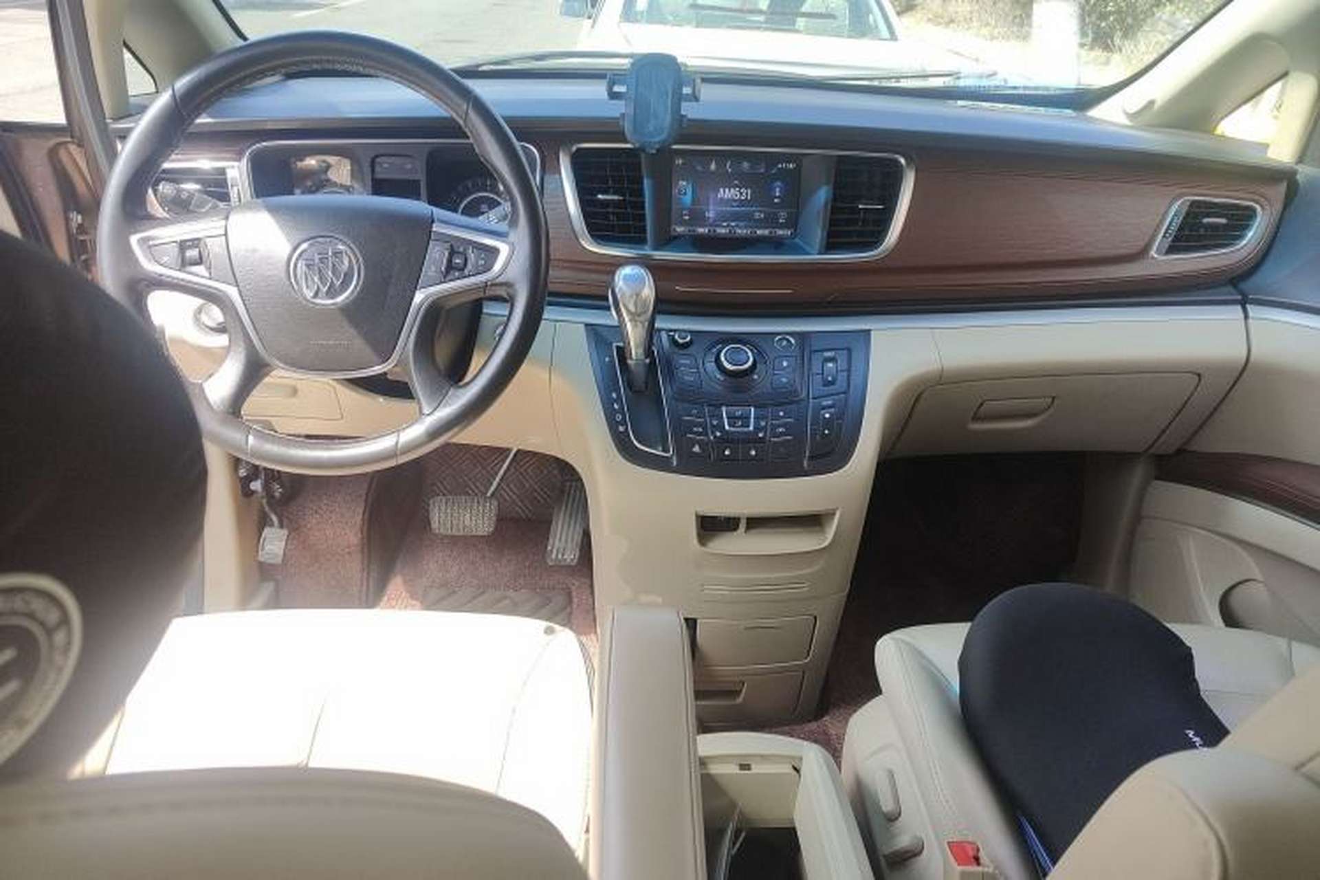 Used Buick GL8 2018 28T Prestige Version China VI Standard Center Console