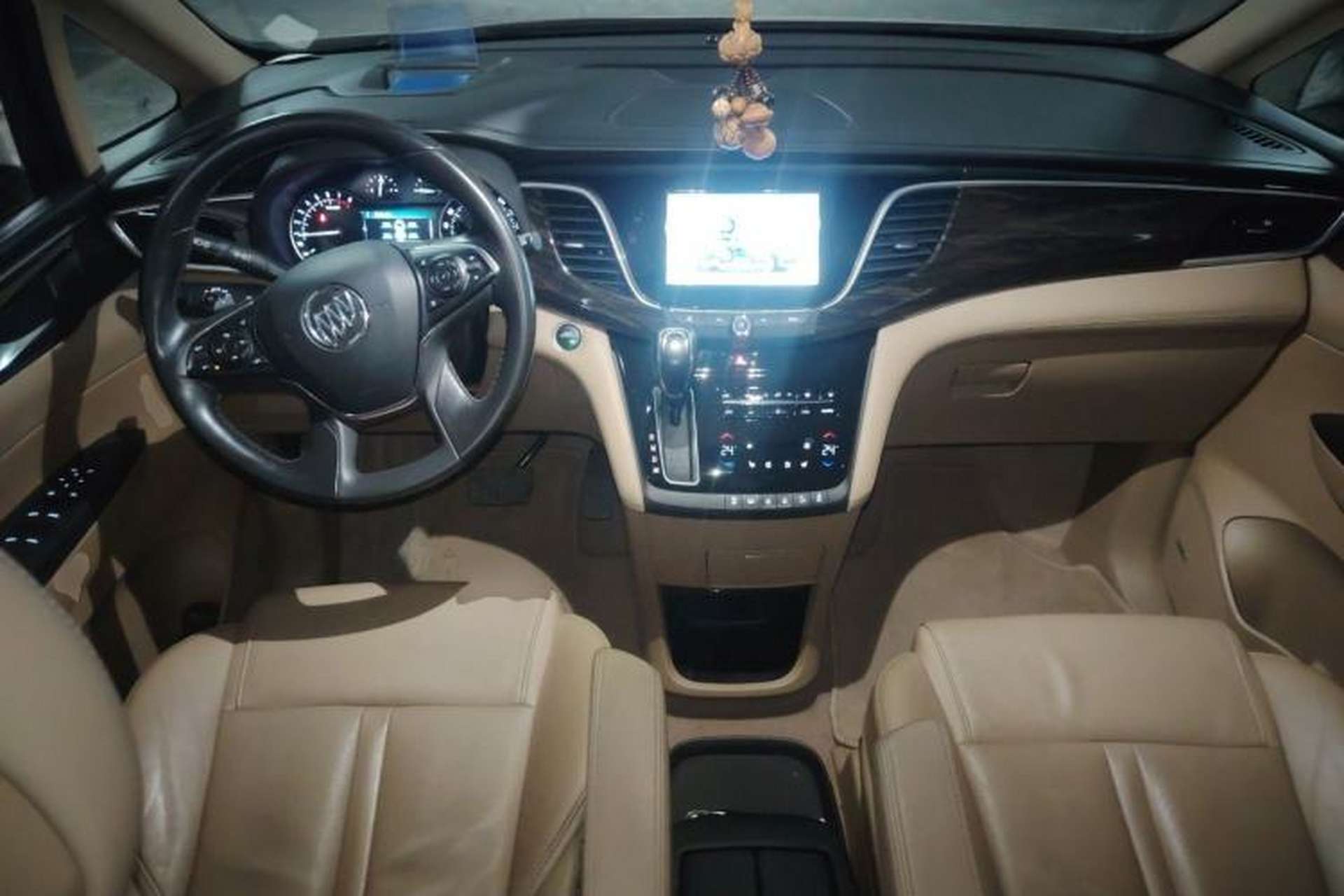Used Buick GL8 2018 ES 28T Flagship Model China VI Standard Center Console