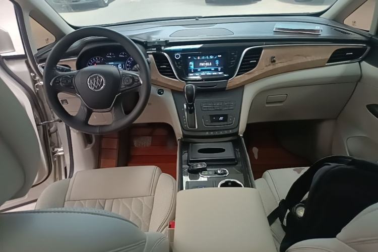 Used Buick GL8 2018 ES 28T Comfort Model China VI Standard Center Console
