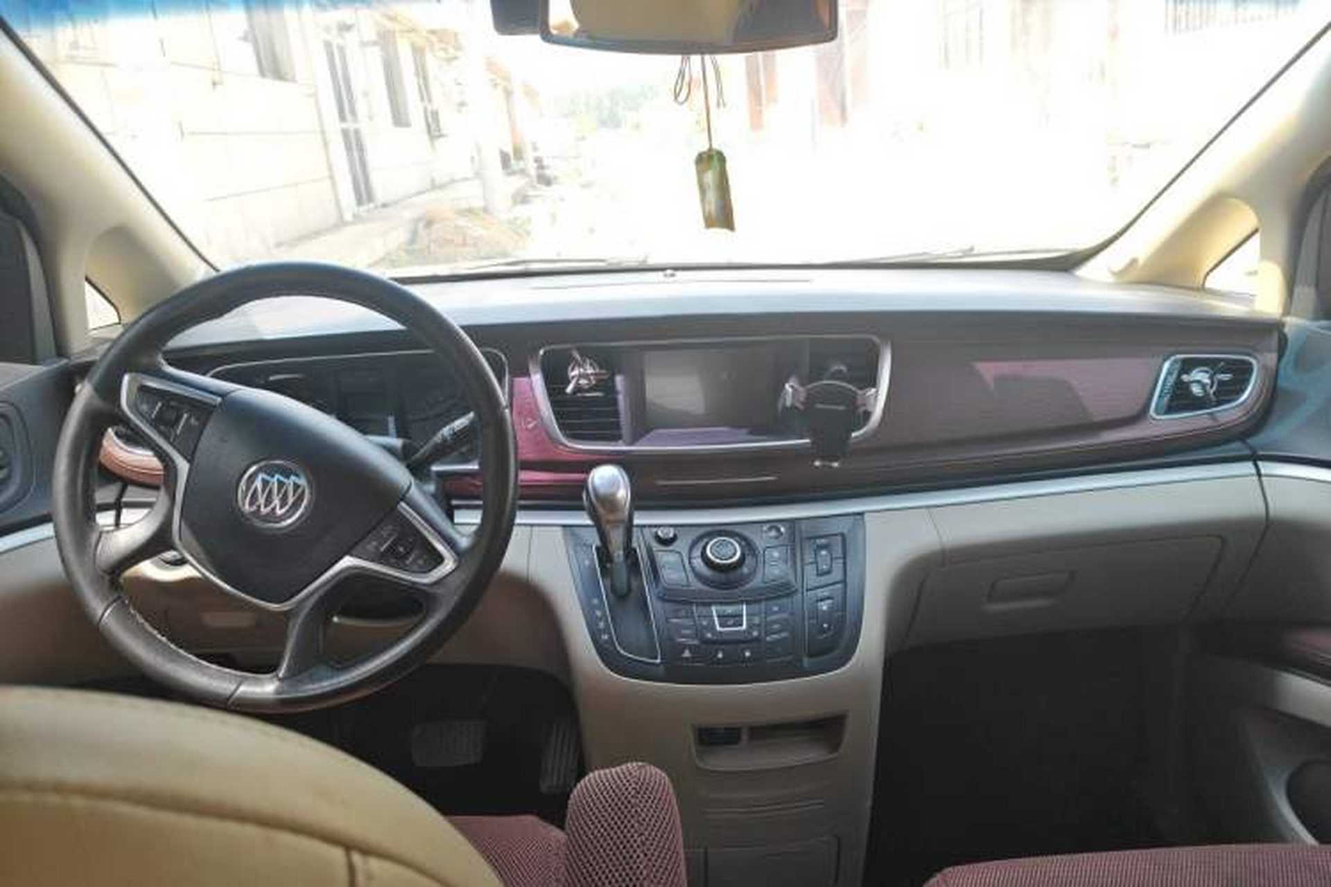 Used Buick GL8 2018 28T Prestige Version China VI Standard Center Console
