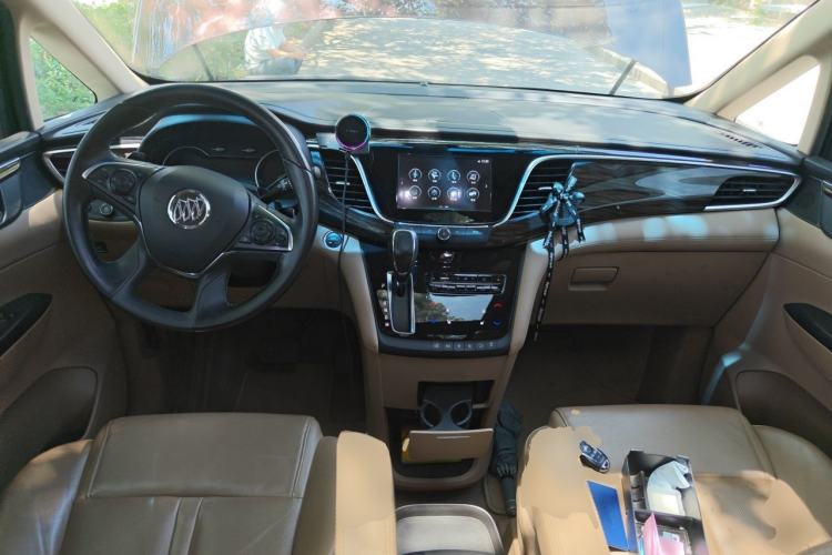 Used Buick GL8 2018 ES 28T Luxury Model China VI Standard Center Console