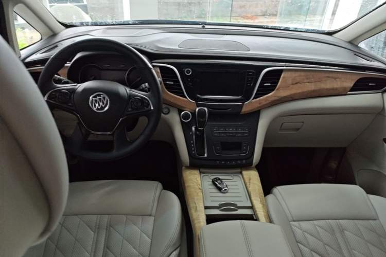 Used Buick GL8 2018 ES 28T Comfort Model China VI Standard Center Console