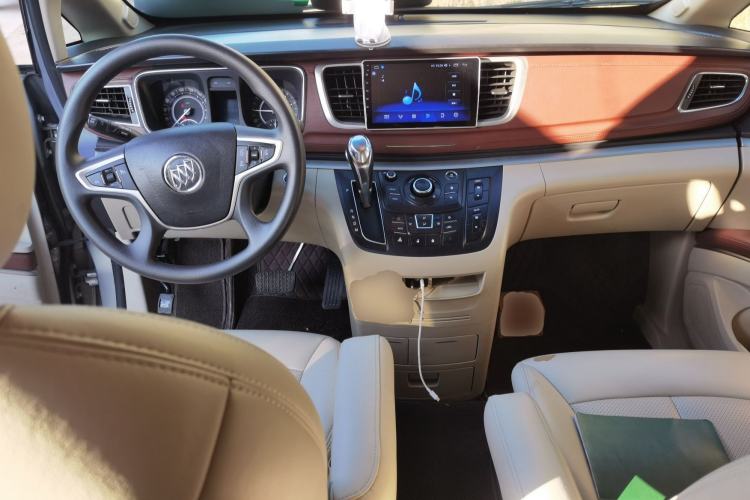 Used Buick GL8 2018 28T Comfort Model China VI Standard Center Console