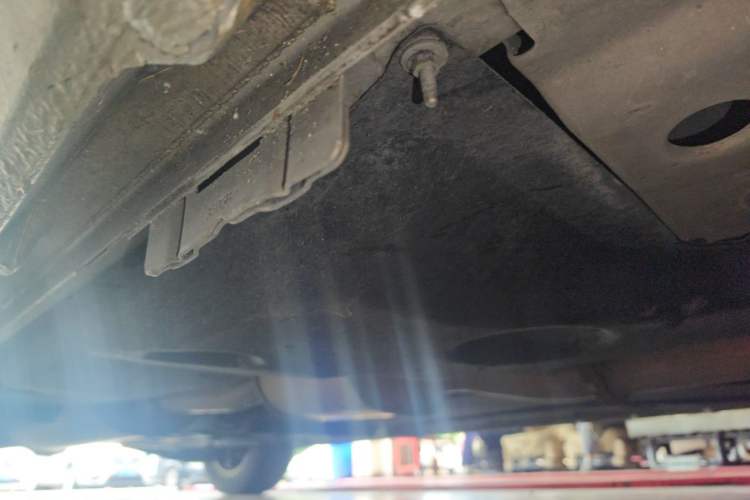 Used Buick GL8 2018 28T Comfort Model China VI Standard Chassis Front Right