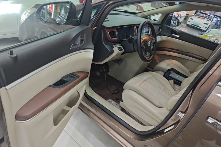 Used Buick GL8 2018 28T Luxury Model China VI Standard Driver Seat