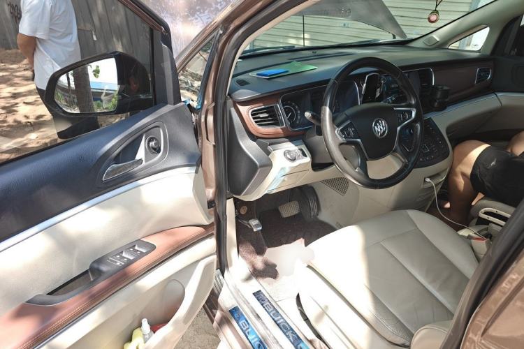 Used Buick GL8 2018 28T Luxury Model China VI Standard Driver Seat