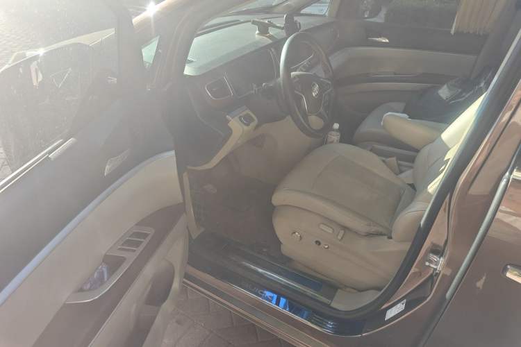 Used Buick GL8 2018 28T Luxury Model China VI Standard Driver Seat