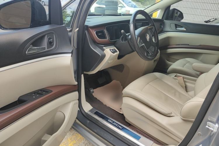 Used Buick GL8 2018 28T Luxury Model China VI Standard Driver Seat