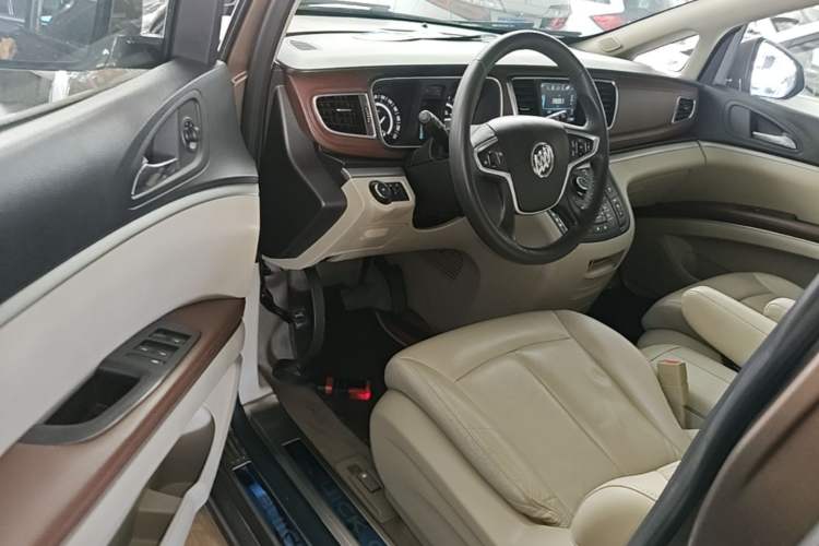 Used Buick GL8 2018 28T Luxury Model China VI Standard Driver Seat