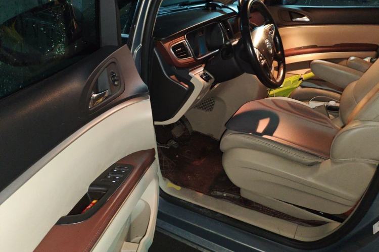Used Buick GL8 2018 28T Luxury Model China VI Standard Driver Seat