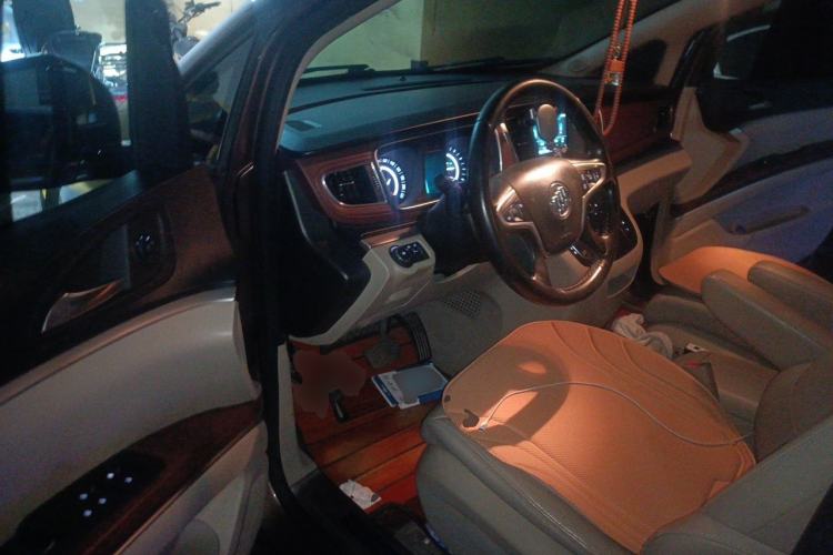 Used Buick GL8 2018 28T Luxury Model China VI Standard Driver Seat
