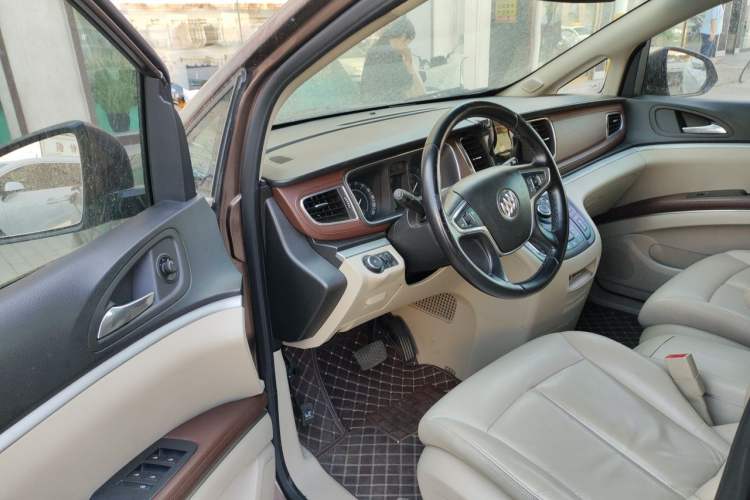 Used Buick GL8 2018 28T Luxury Model China VI Standard Driver Seat