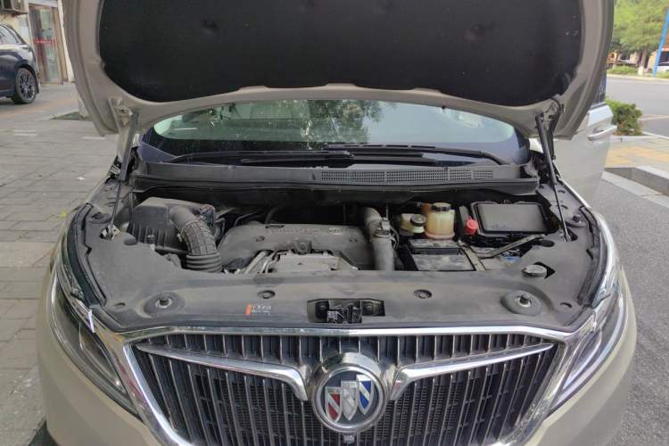 Used Buick GL8 2018 ES 28T Comfort Model China VI Standard Engine Bay