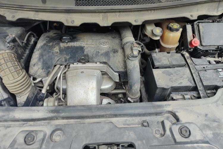 Used Buick GL8 2018 28T Comfort Model China VI Standard Engine Bay