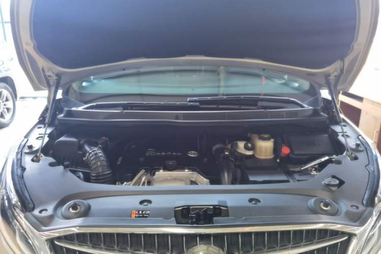 Used Buick GL8 2018 ES 28T Premium Model China VI Standard Engine Bay