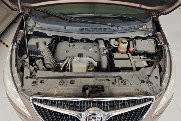 Used Buick GL8 2018 28T Prestige Version China VI Standard Engine Bay