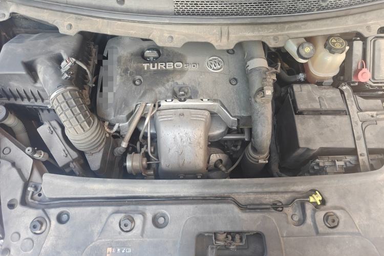 Used Buick GL8 2018 28T Luxury Model China VI Standard Engine Bay