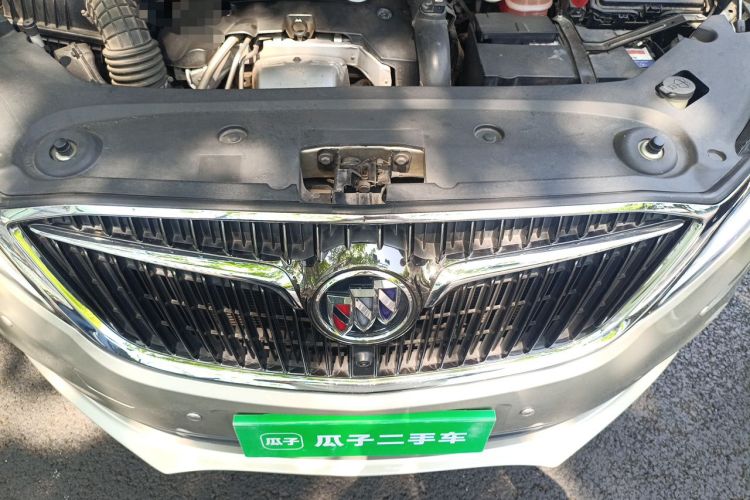 Used Buick GL8 2018 ES 28T Comfort Model China VI Standard Engine Bay