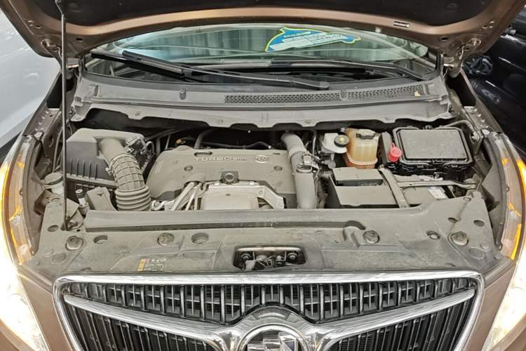Used Buick GL8 2018 28T Luxury Model China VI Standard Engine Bay