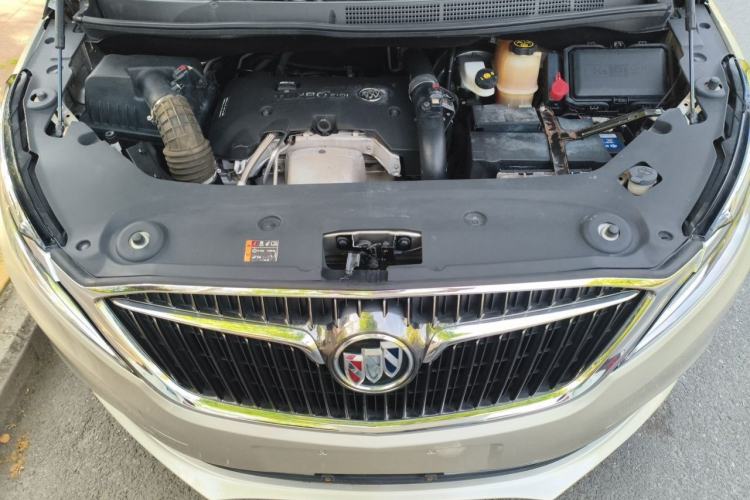 Used Buick GL8 2018 ES 28T Premium Model China VI Standard Engine Bay