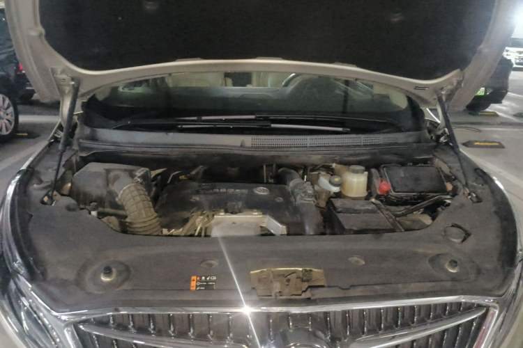Used Buick GL8 2018 ES 28T Flagship Model China VI Standard Engine Bay