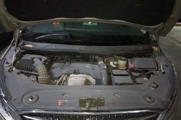 Used Buick GL8 2018 ES 28T Luxury Model China VI Standard Engine Bay