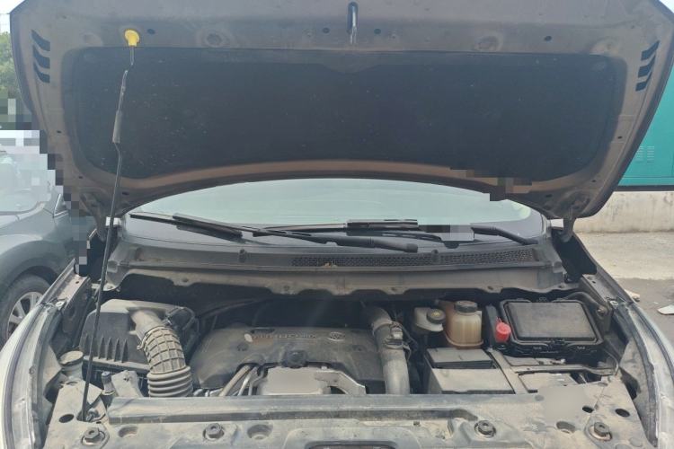 Used Buick GL8 2018 28T Luxury Model China VI Standard Engine Bay