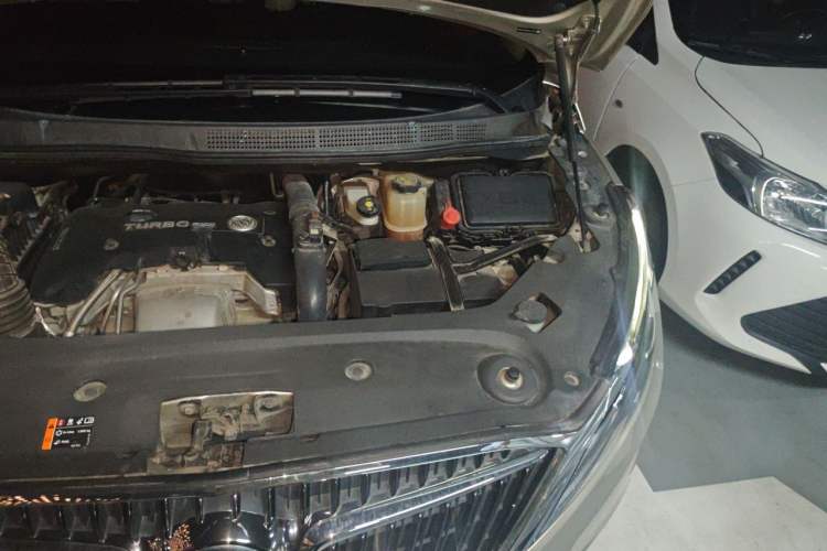 Used Buick GL8 2018 ES 28T Luxury Model China VI Standard Engine Bay Left